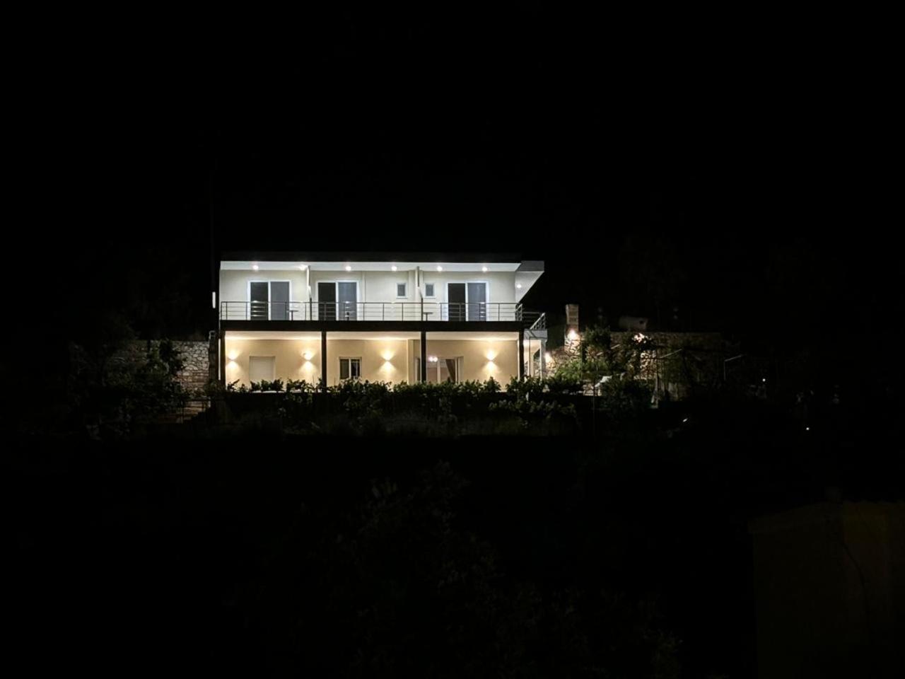 Ion Rooms Himarë Exterior foto