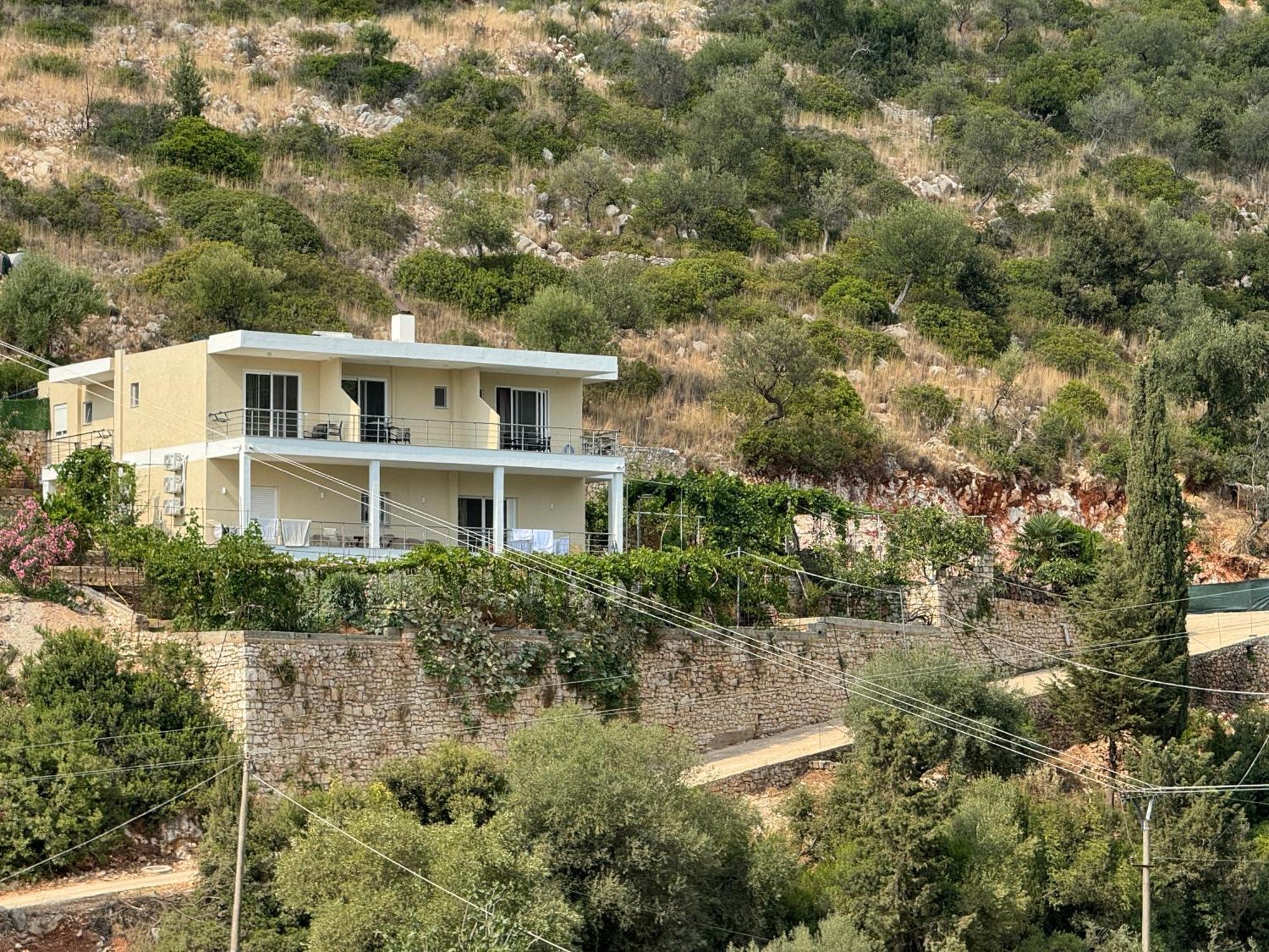 Ion Rooms Himarë Exterior foto